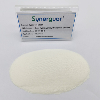 La gomma guar cationica superiore con qualità superiore ha alto livello di sostituzione e di alta trasparenza per cura di capelli